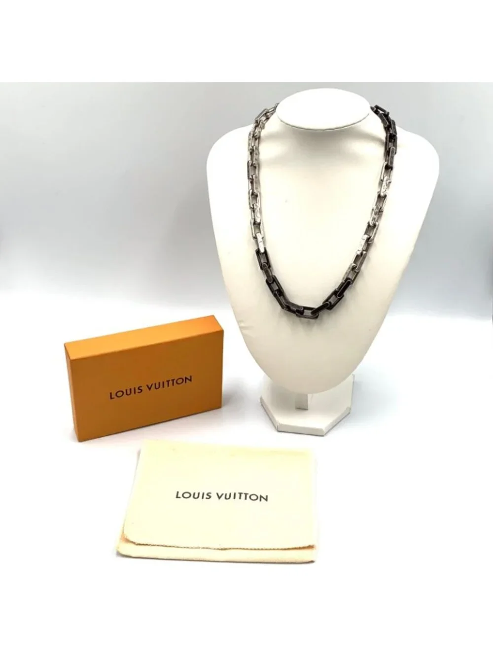 Louis Vuitton Collier Monogram Chain Metal Silver Black Necklace